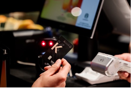 Chi tiêu lớn, hoàn tiền càng lớn – Bí quyết mua sắm mùa sale của thế hệ trẻ với KBank Cashback Plus- Ảnh 2.