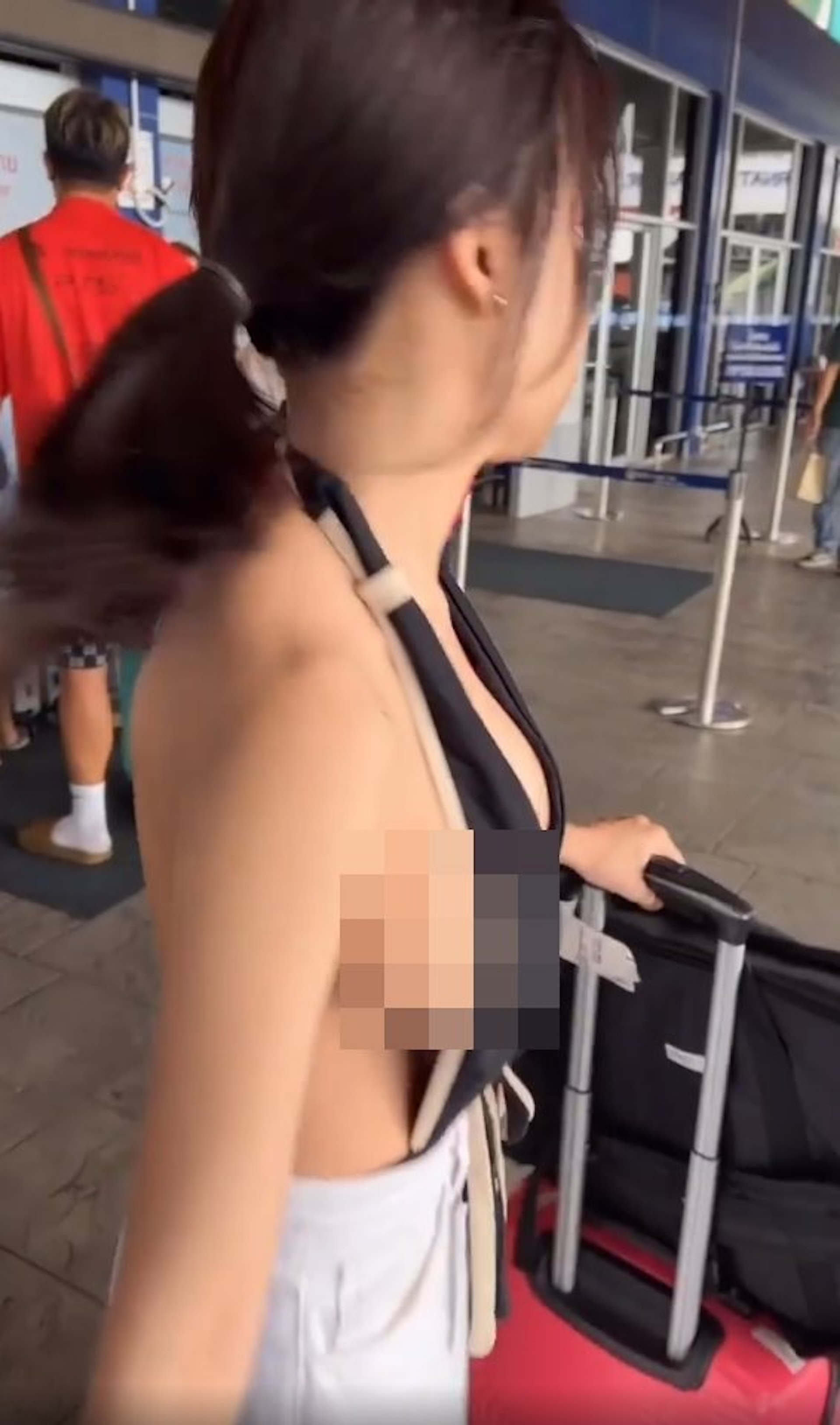 photo-1762749765146 photo-1762749765146