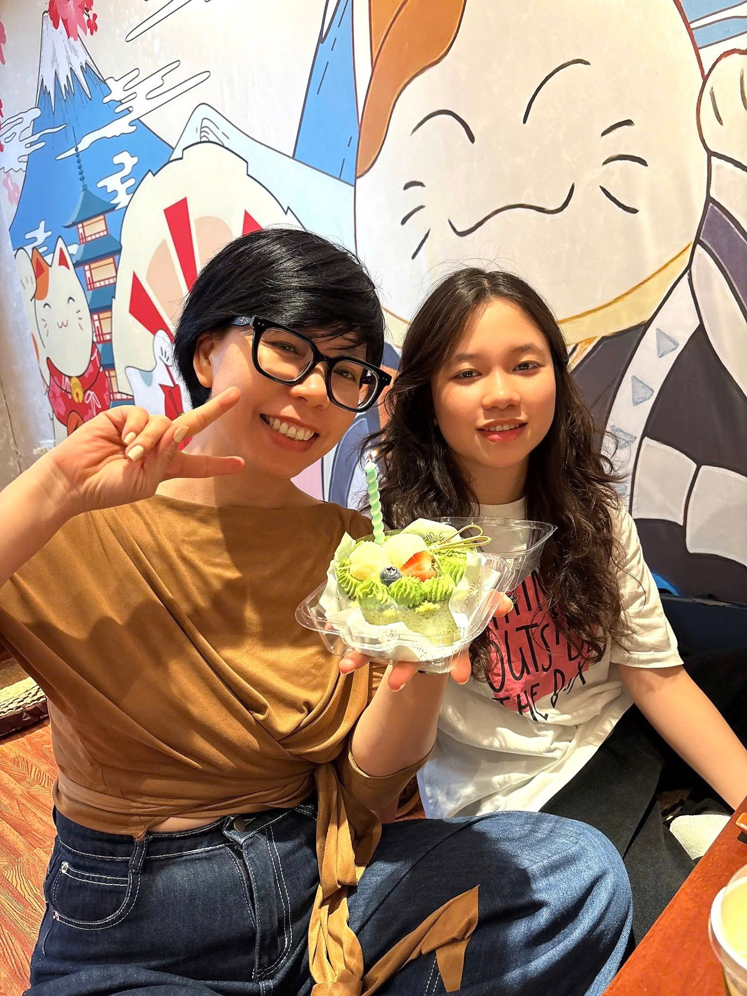 “Mẹ hạnh phúc không?” - Khi hành trình làm mẹ bắt đầu bằng hai chữ “bình thường”- Ảnh 1.