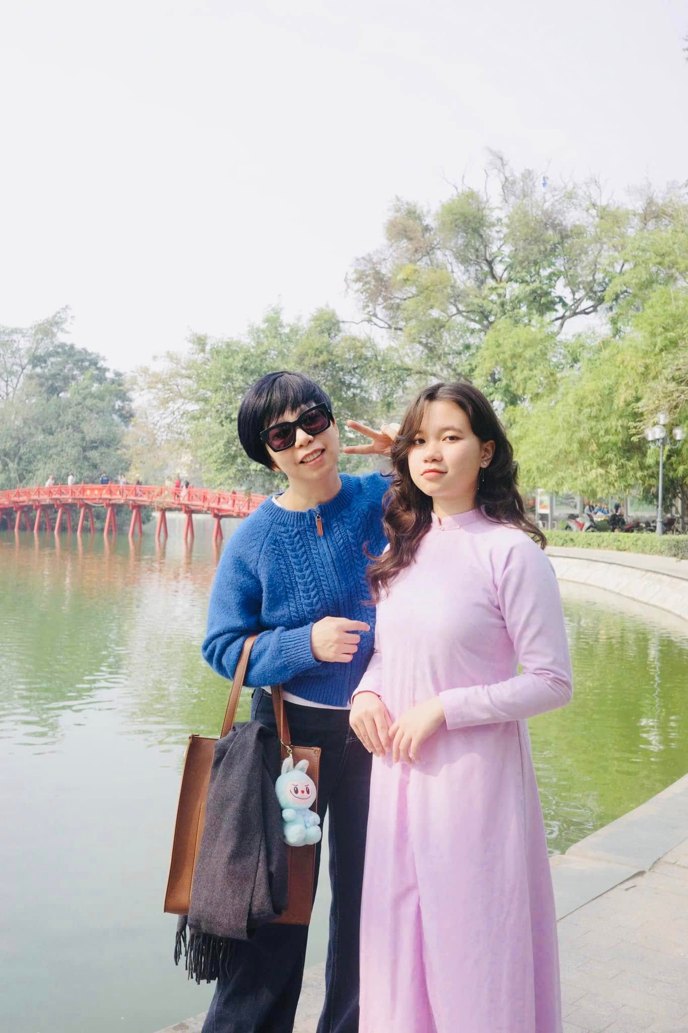 “Mẹ hạnh phúc không?” - Khi hành trình làm mẹ bắt đầu bằng hai chữ “bình thường”- Ảnh 2.