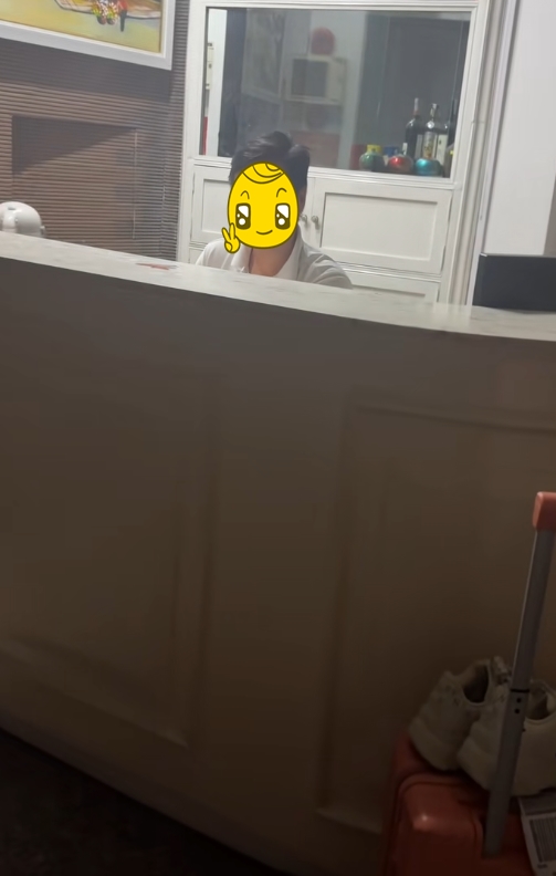 Toàn cảnh vụ nữ du khách đến trễ, bị khách sạn trên phố Hàng Cháo từ chối lúc 2h sáng dù trả full tiền- Ảnh 1.