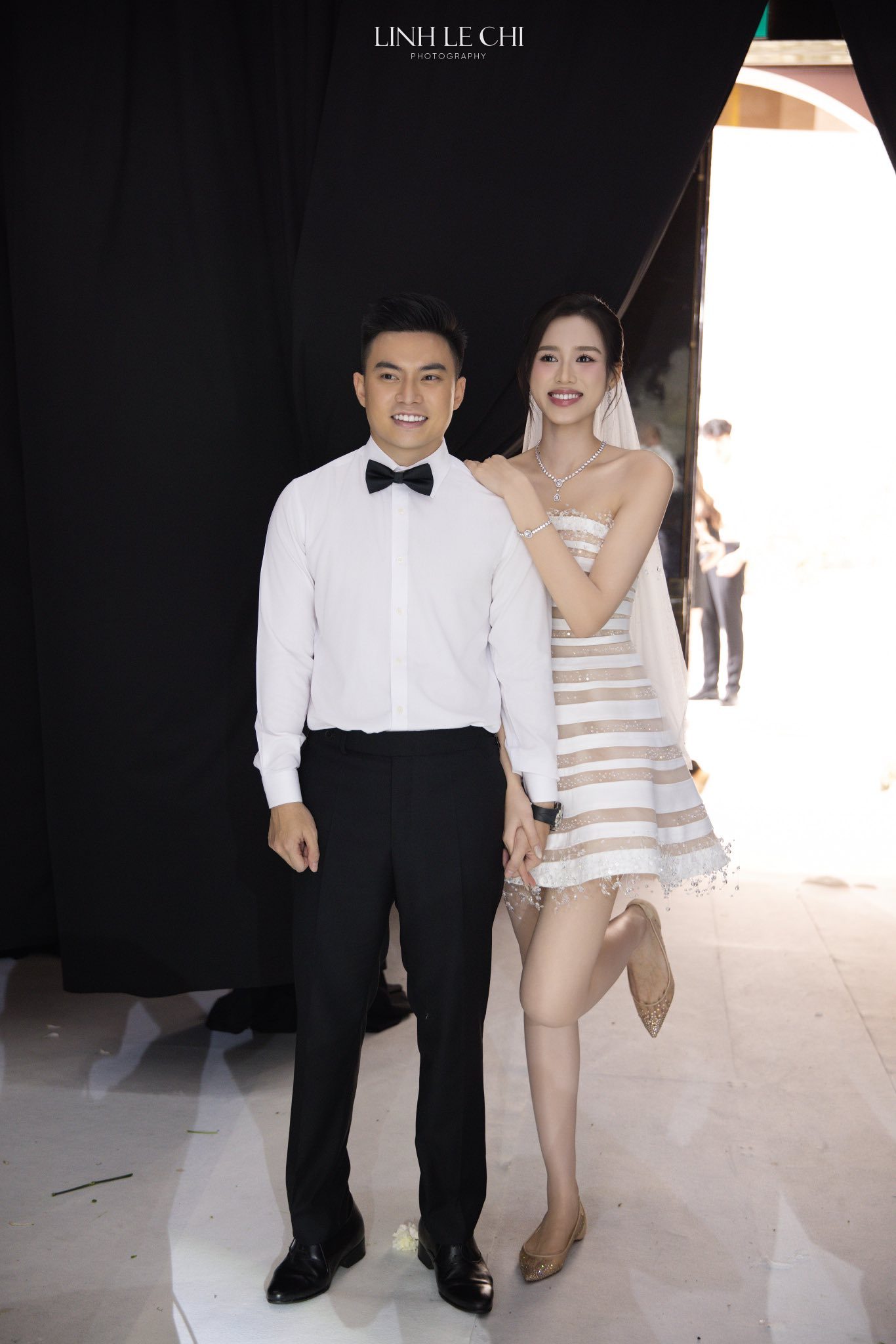 Cận cảnh đôi giày cưới trị giá hơn 30 triệu của Đỗ Hà: Cách cô dâu thể hiện sự tinh tế với chồng doanh nhân- Ảnh 1.