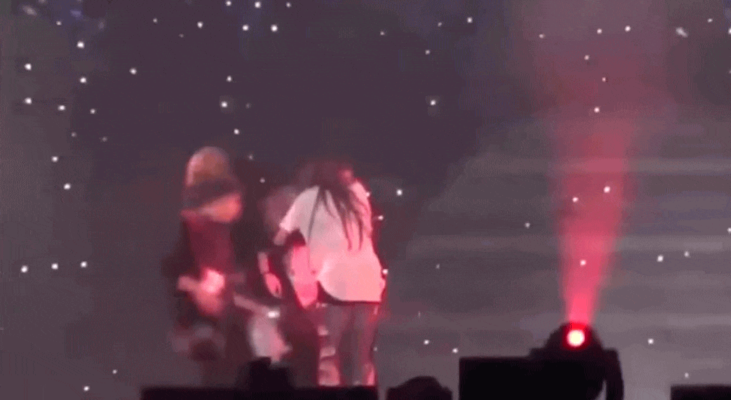 Ca sĩ ngất xỉu trên sân khấu: HyunA giảm cân đến bất tỉnh, Jisoo gục ngã khiến fan thót tim- Ảnh 4.