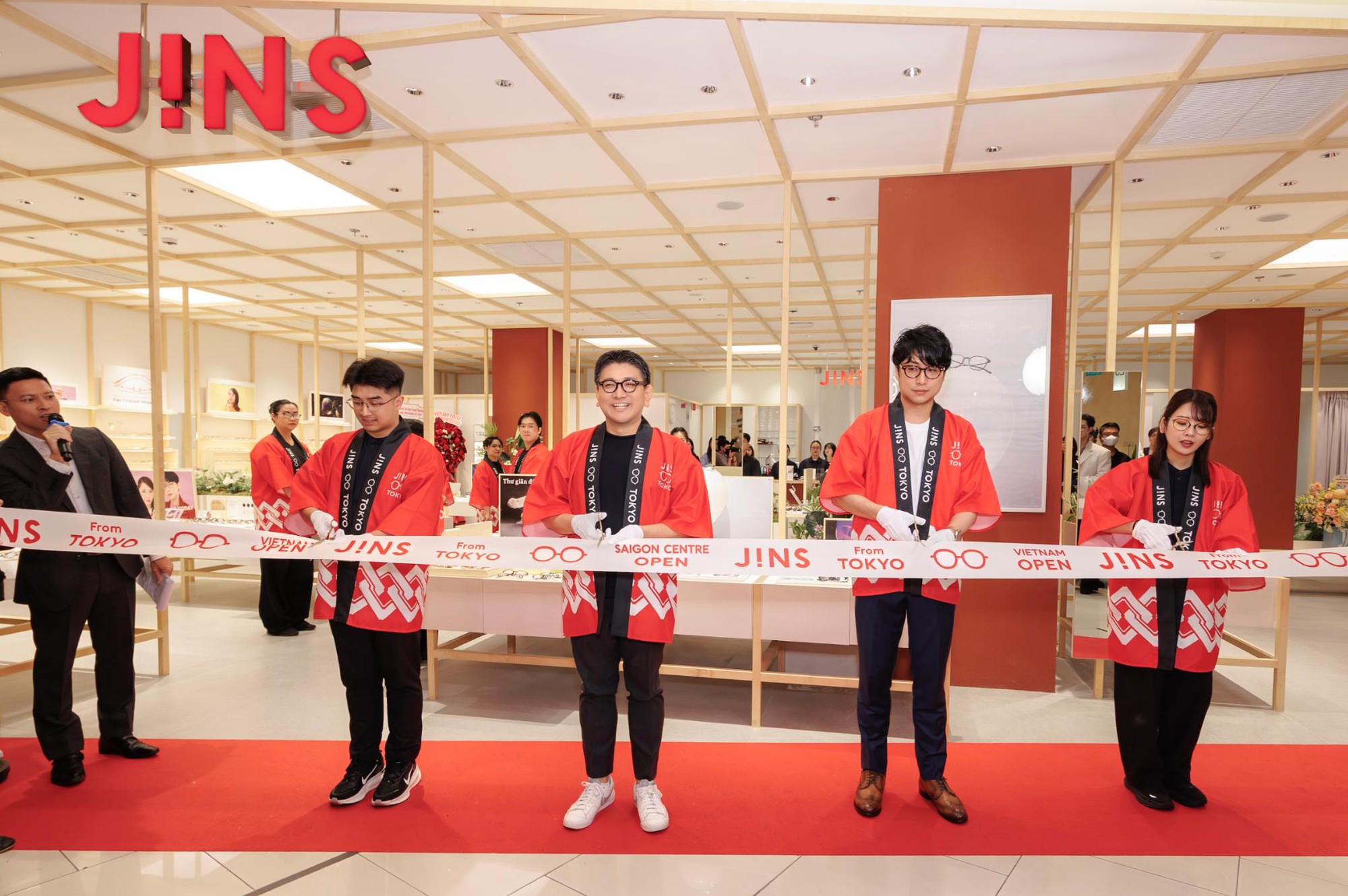 JINS “cập bến” TTTM Saigon Centre, chính thức khai trương tại Việt Nam- Ảnh 2.