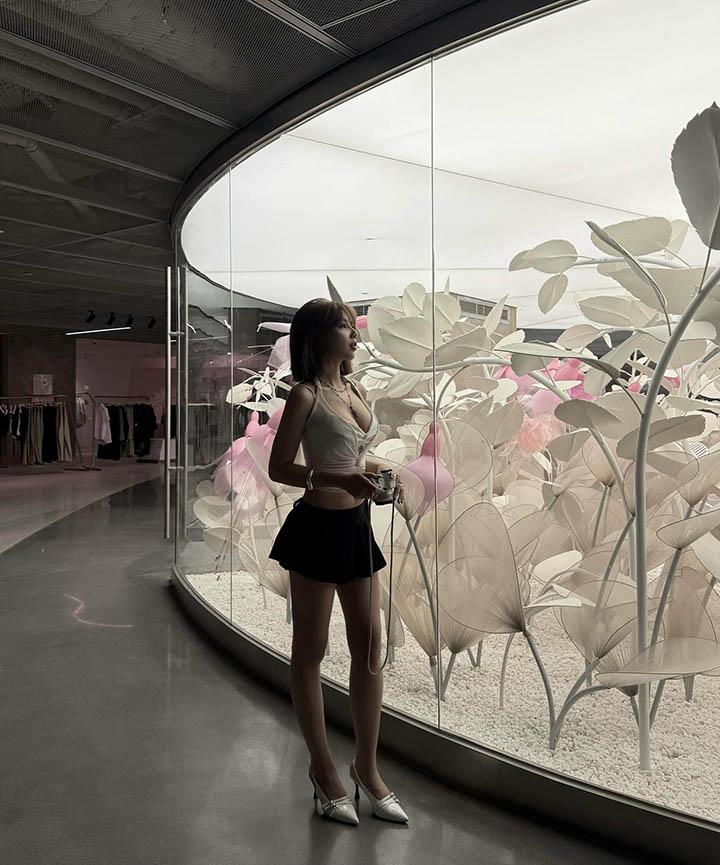 Hot TikToker khoe dáng với chiếc váy ren cũng làm cả chục ngàn fan lo “giữ chuỗi tháng 11”- Ảnh 11.