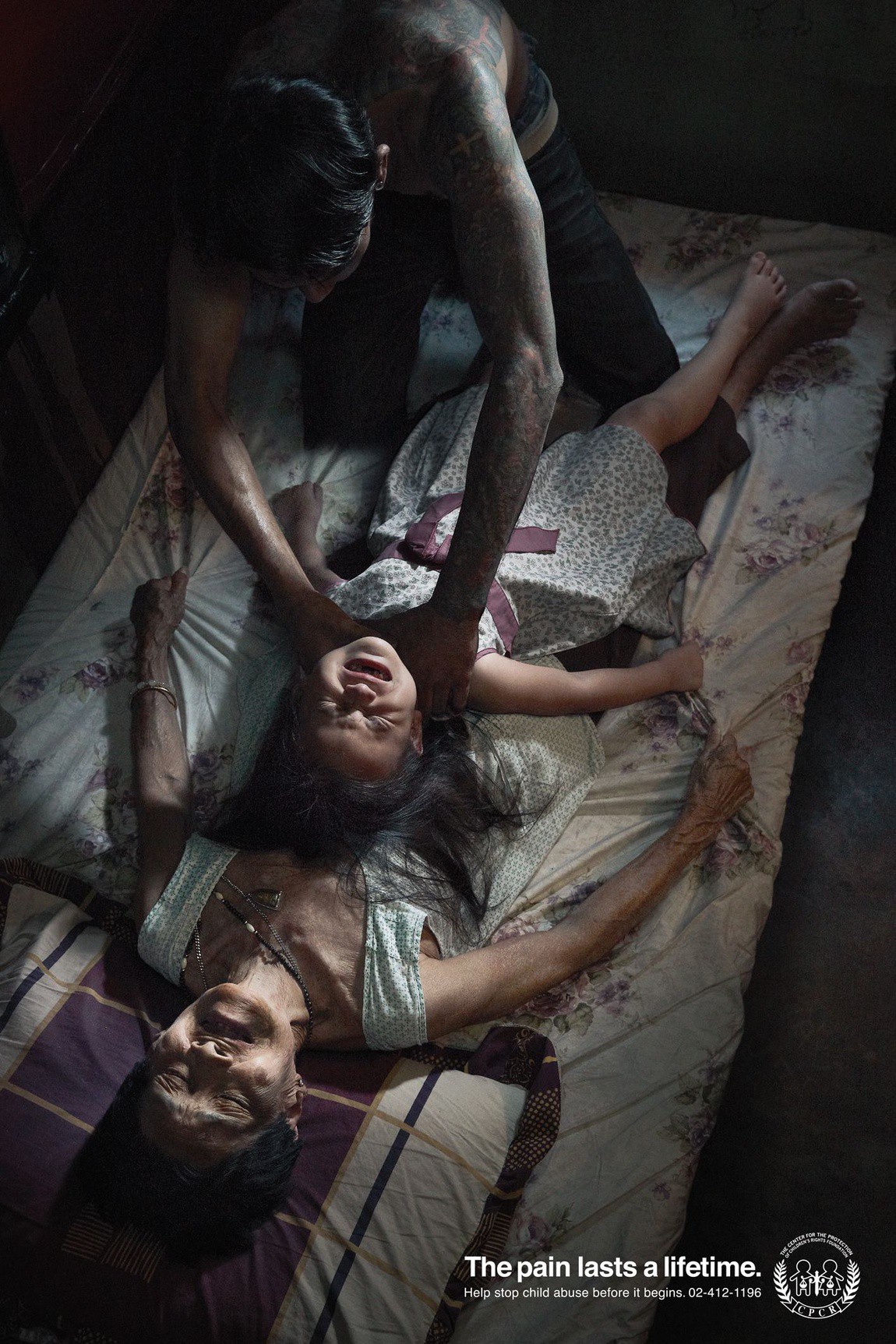 Bộ ảnh gây chấn động: "Nỗi đau theo suốt một đời"- Ảnh 4. Bộ ảnh gây chấn động: "Nỗi đau theo suốt một đời"- Ảnh 4.