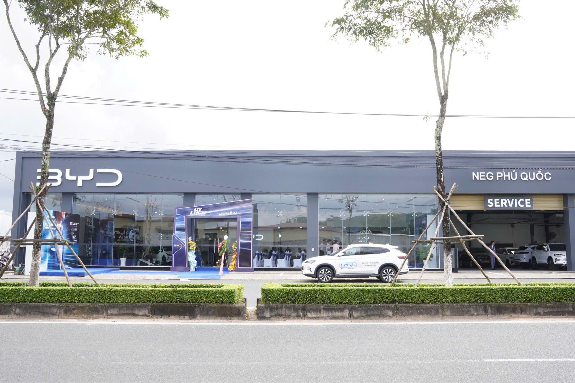 BYD NEG Phú Quốc mở bán BYD Seal 5, đã có khách hàng nhận xe ngay trong ngày đầu- Ảnh 1.