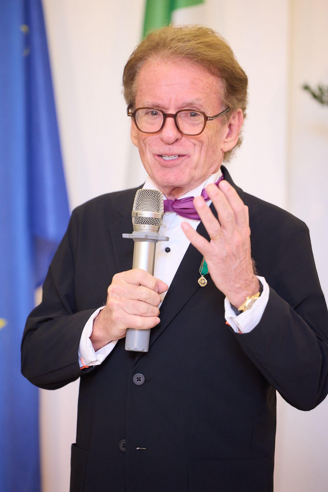 Vinh danh một đời cống hiến cho hành trình nhân đạo- Ảnh 2.