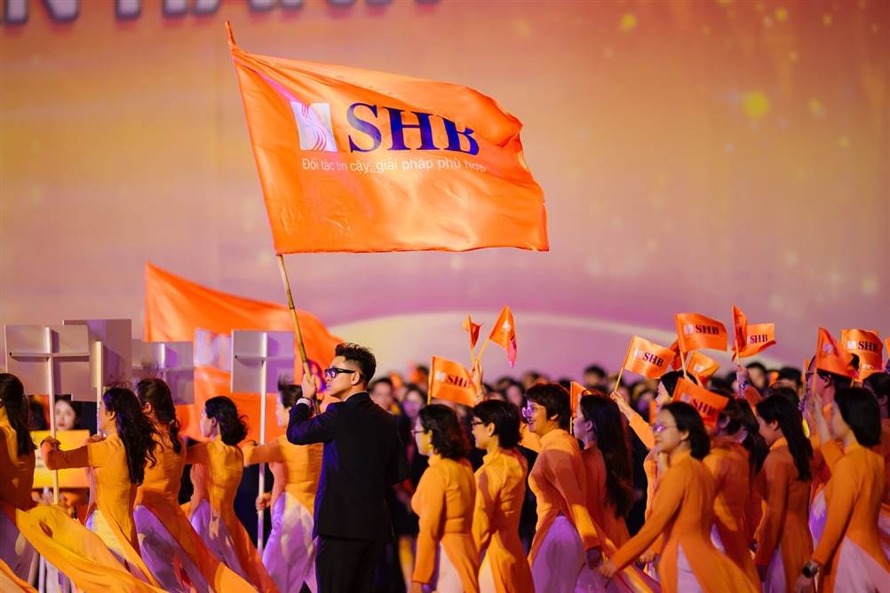 Ngân hàng hạnh phúc - Hạnh phúc là người SHB- Ảnh 2. Ngân hàng hạnh phúc - Hạnh phúc là người SHB- Ảnh 2.