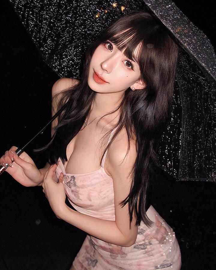 Hot girl 2k3 sở hữu thân hình đồng hồ cát làm fan càng nhìn càng mê- Ảnh 4.