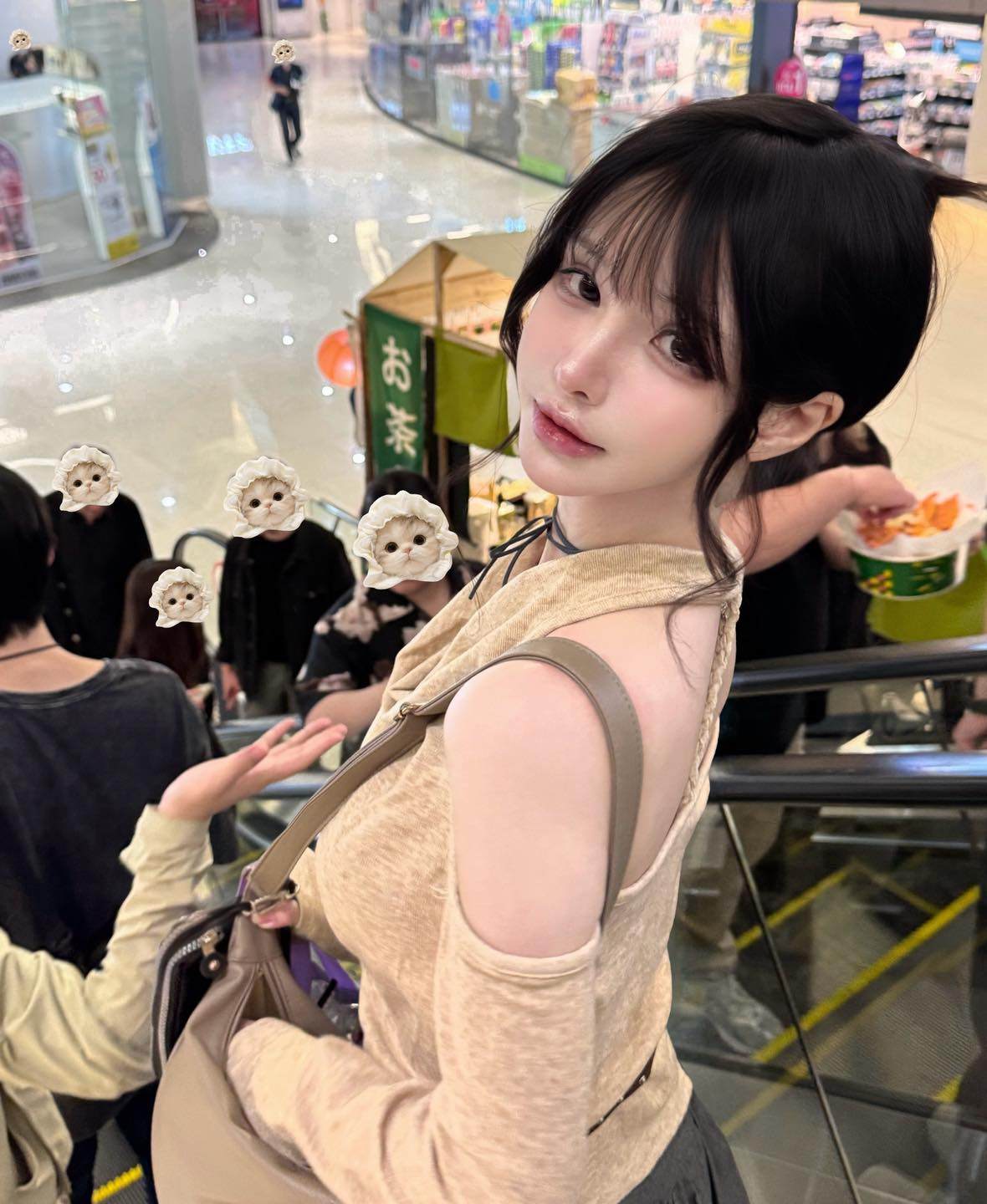 photo-1763019069208 photo-1763019069208