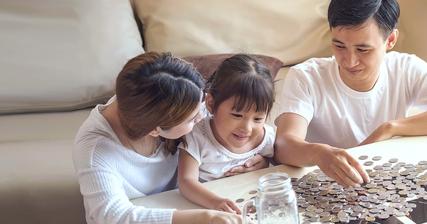 Con trai lên cấp 2, mẹ bắt đầu nói với con về tiền bạc nhưng bị chê trách là không biết dạy con- Ảnh 2.