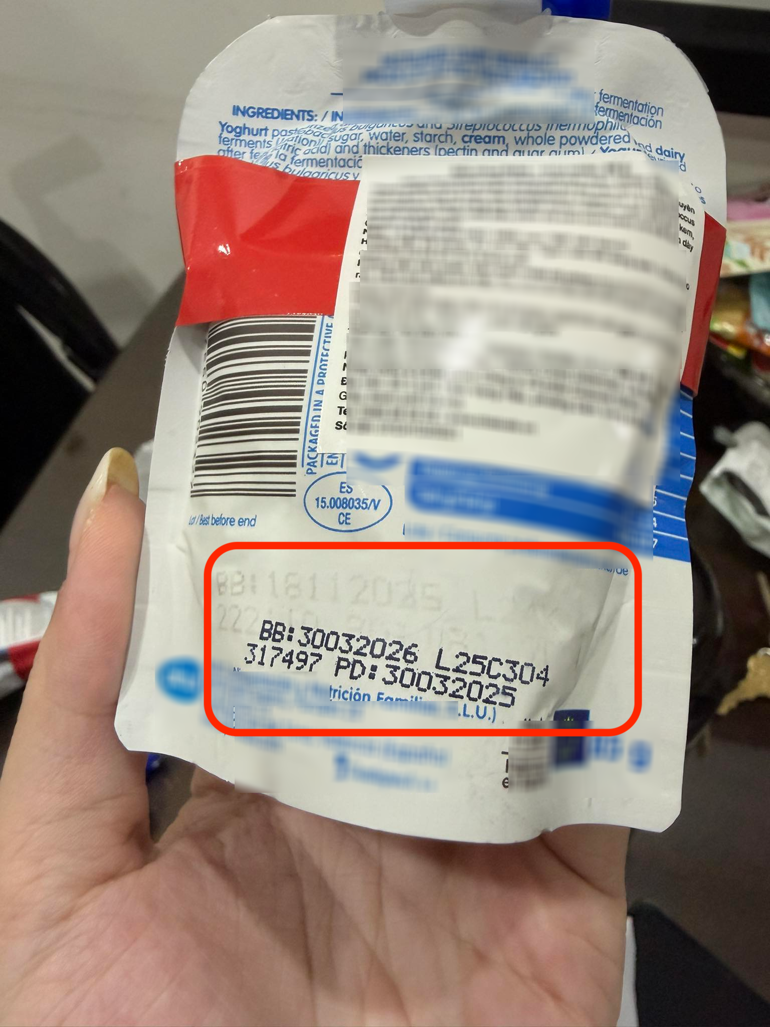 Mua sữa chua cho con, mẹ hãi hùng phát hiện sự bất thường ở hạn sử dụng khiến hội bỉm sữa hoang mang- Ảnh 2.