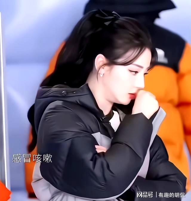 Địch Lệ Nhiệt Ba đang bắt chước Triệu Lộ Tư đấy à?- Ảnh 1.