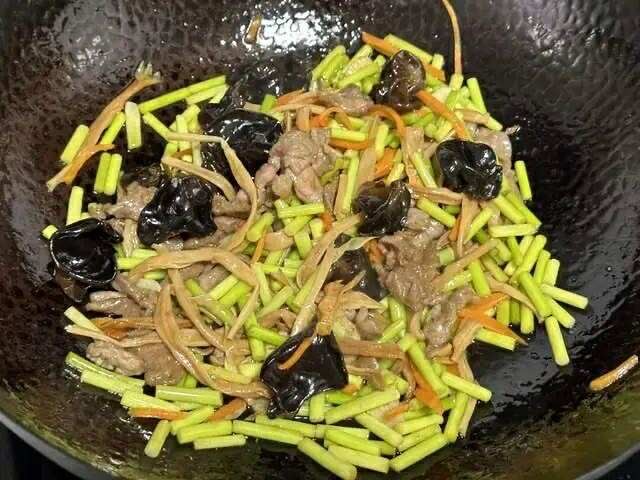 Loại rau này đang vào mùa, đầy ngoài chợ: Dùng nấu món ăn thơm phức, giòn tan lại phòng cúm và ngừa ung thư- Ảnh 5. Loại rau này đang vào mùa, đầy ngoài chợ: Dùng nấu món ăn thơm phức, giòn tan lại phòng cúm và ngừa ung thư- Ảnh 5.