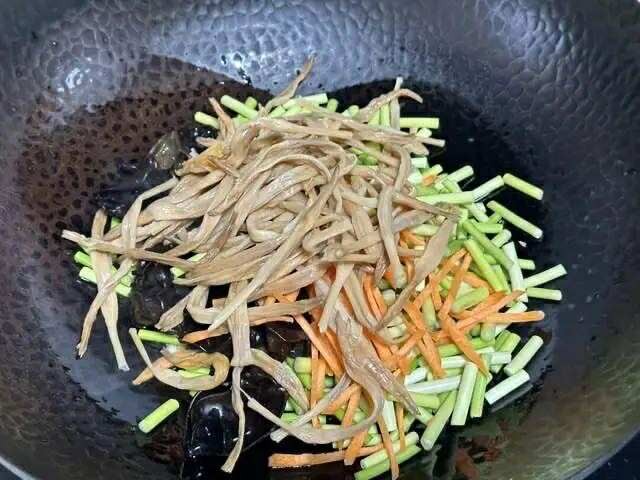 Loại rau này đang vào mùa, đầy ngoài chợ: Dùng nấu món ăn thơm phức, giòn tan lại phòng cúm và ngừa ung thư- Ảnh 4. Loại rau này đang vào mùa, đầy ngoài chợ: Dùng nấu món ăn thơm phức, giòn tan lại phòng cúm và ngừa ung thư- Ảnh 4.