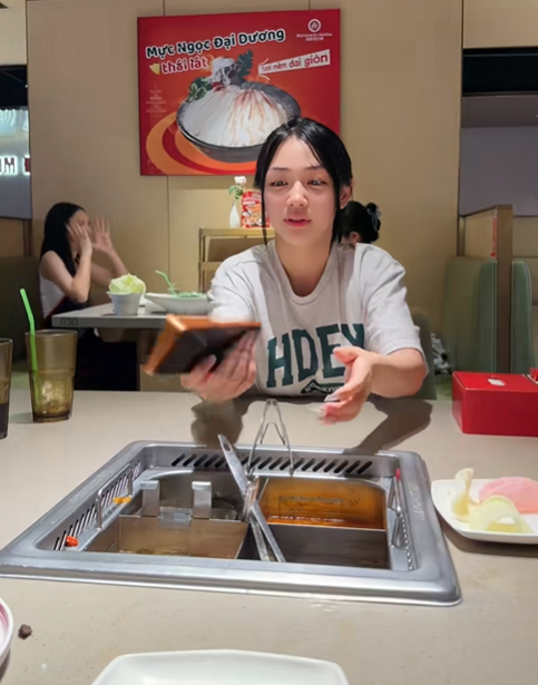 photo-1763134667325 photo-1763134667325