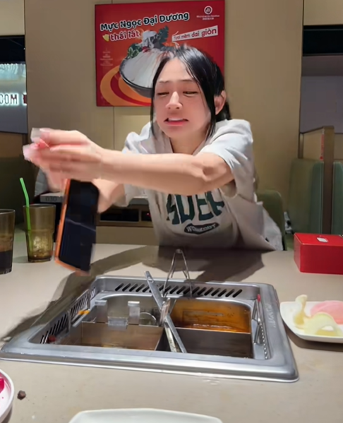 photo-1763134688776 photo-1763134688776