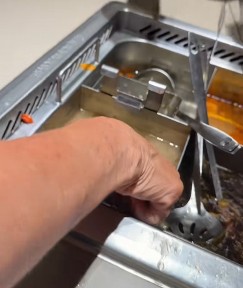 photo-1763134713081 photo-1763134713081