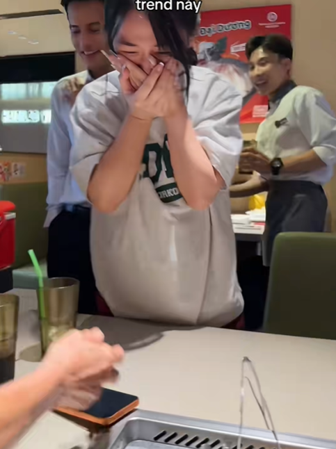 photo-1763134831396 photo-1763134831396