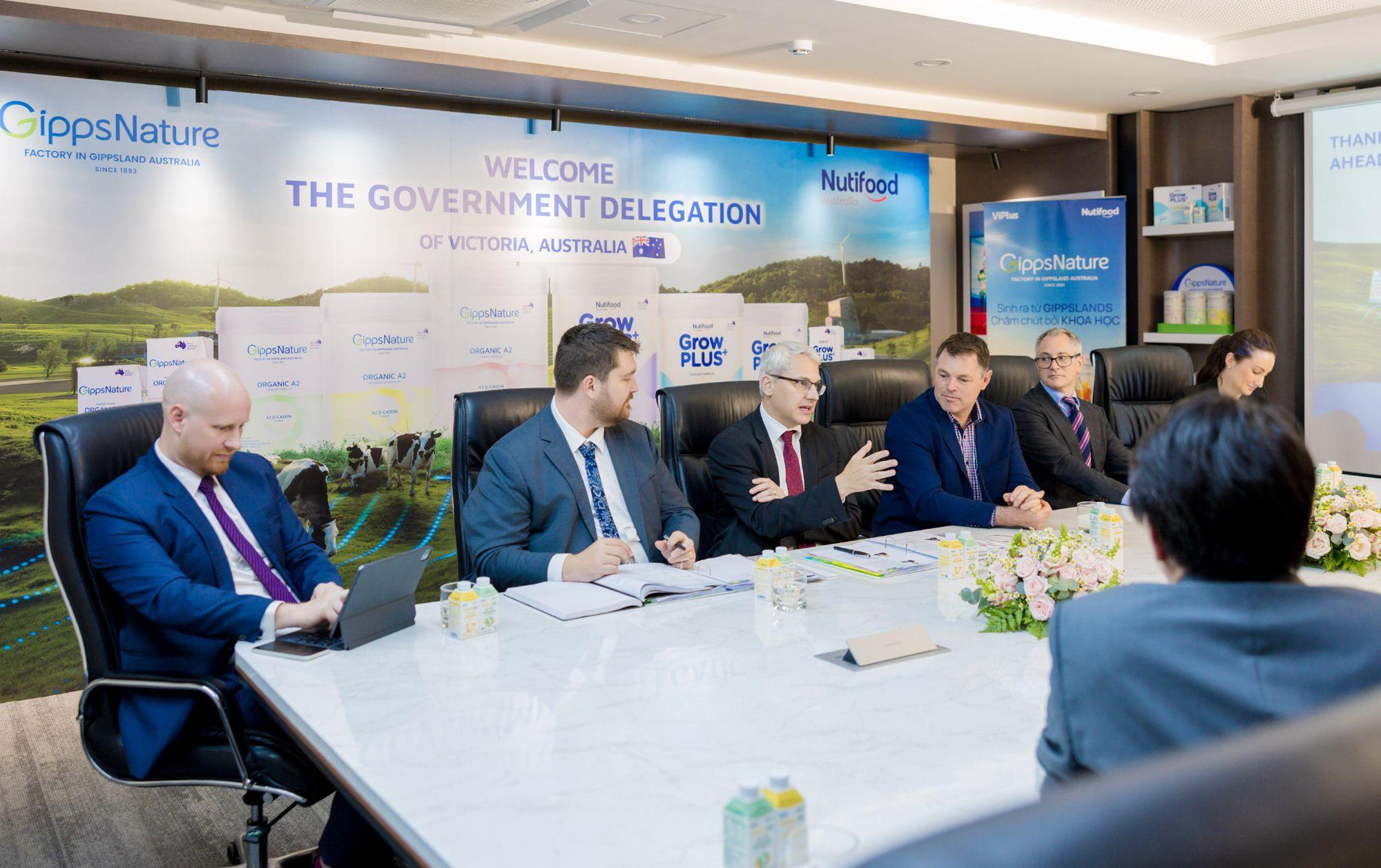 Bộ trưởng bộ tài chính bang Victoria ghé thăm Nutifood, khẳng định uy tín thương hiệu Gippsnature- Ảnh 2.