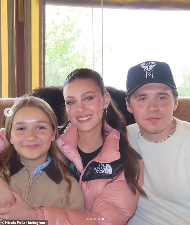 Không nhận ra tiểu thư Harper Beckham khi được anh trai đưa đi chơi, nhan sắc đời thường quá khác ảnh trên mạng- Ảnh 4. Không nhận ra tiểu thư Harper Beckham khi được anh trai đưa đi chơi, nhan sắc đời thường quá khác ảnh trên mạng- Ảnh 4.