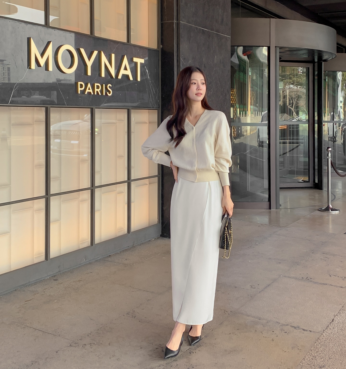 Lý do cần có áo len sáng màu trong tủ đồ: Phối đơn giản cũng trẻ ra vài tuổi, độ sang xịn miễn bàn- Ảnh 2. Lý do cần có áo len sáng màu trong tủ đồ: Phối đơn giản cũng trẻ ra vài tuổi, độ sang xịn miễn bàn- Ảnh 2.