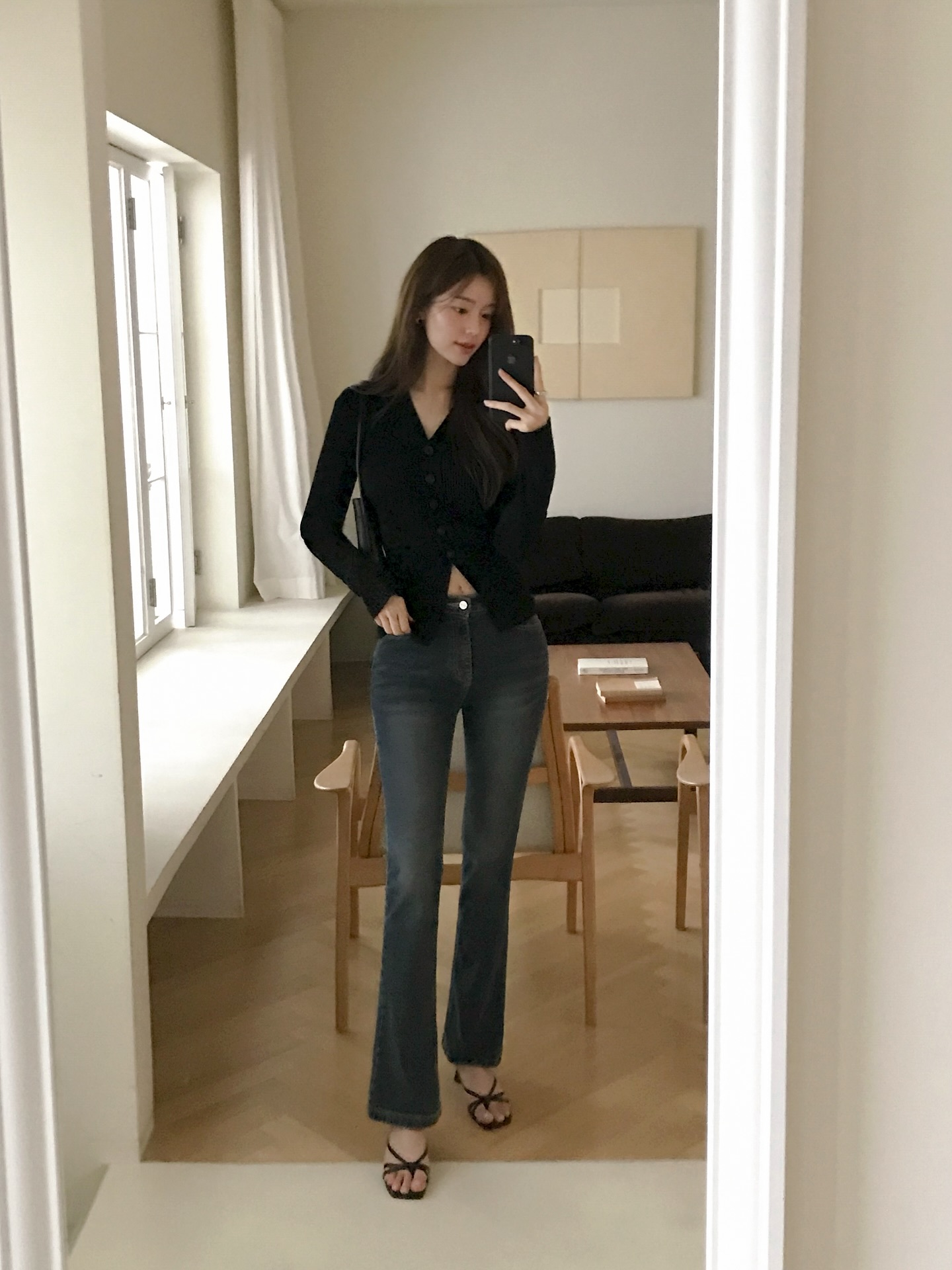 Quần jeans có nhiều kiểu nhưng đây là 3 mẫu tôn dáng nhất- Ảnh 8. Quần jeans có nhiều kiểu nhưng đây là 3 mẫu tôn dáng nhất- Ảnh 8.