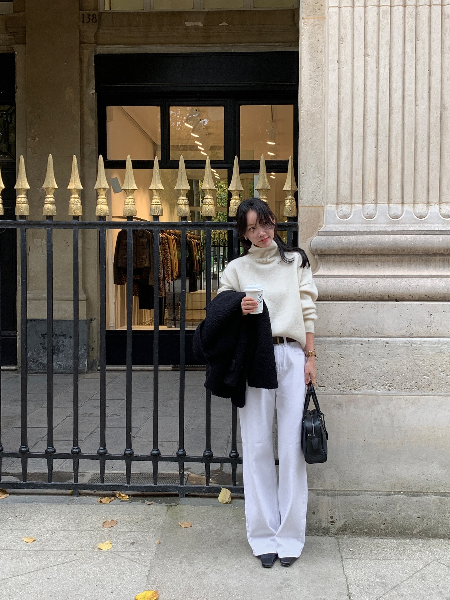 Lý do cần có áo len sáng màu trong tủ đồ: Phối đơn giản cũng trẻ ra vài tuổi, độ sang xịn miễn bàn- Ảnh 9. Lý do cần có áo len sáng màu trong tủ đồ: Phối đơn giản cũng trẻ ra vài tuổi, độ sang xịn miễn bàn- Ảnh 9.