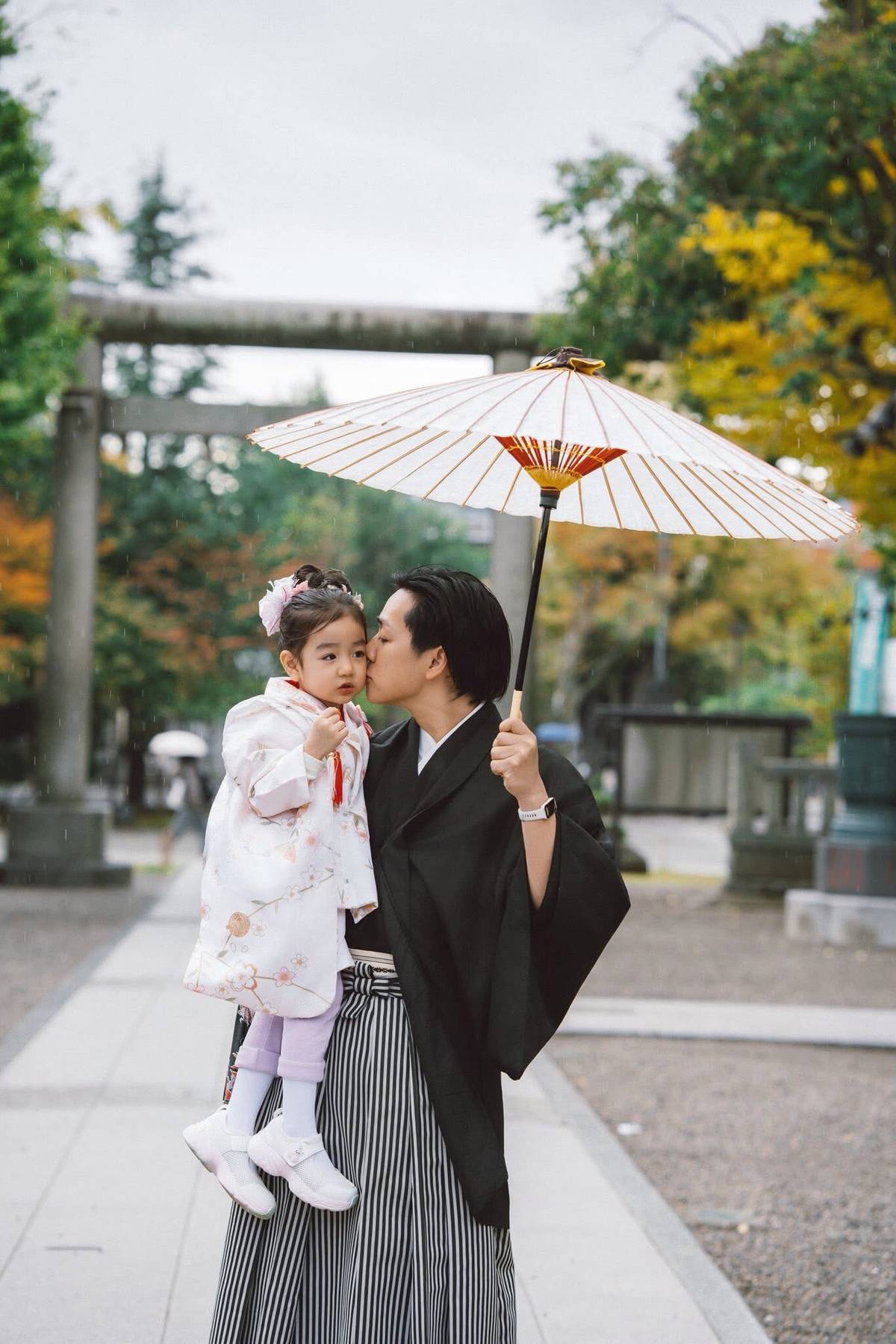 Đón tuổi lên 4, bé Bún được vi vu tận Nhật Bản, diện kimono nhẹ nhàng là thế vẫn Đón tuổi lên 4, bé Bún được vi vu tận Nhật Bản, diện kimono nhẹ nhàng là thế vẫn