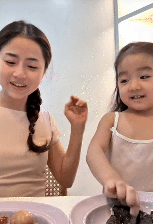 Đón tuổi lên 4, bé Bún được vi vu tận Nhật Bản, diện kimono nhẹ nhàng là thế vẫn Đón tuổi lên 4, bé Bún được vi vu tận Nhật Bản, diện kimono nhẹ nhàng là thế vẫn