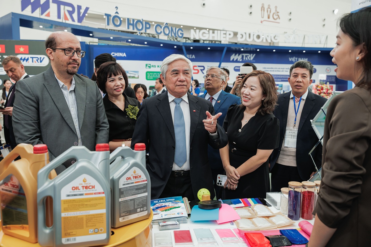 Các “ông lớn” mang gì đến Tuần lễ Công nghiệp và Công nghệ Việt Nam 2025?- Ảnh 1.