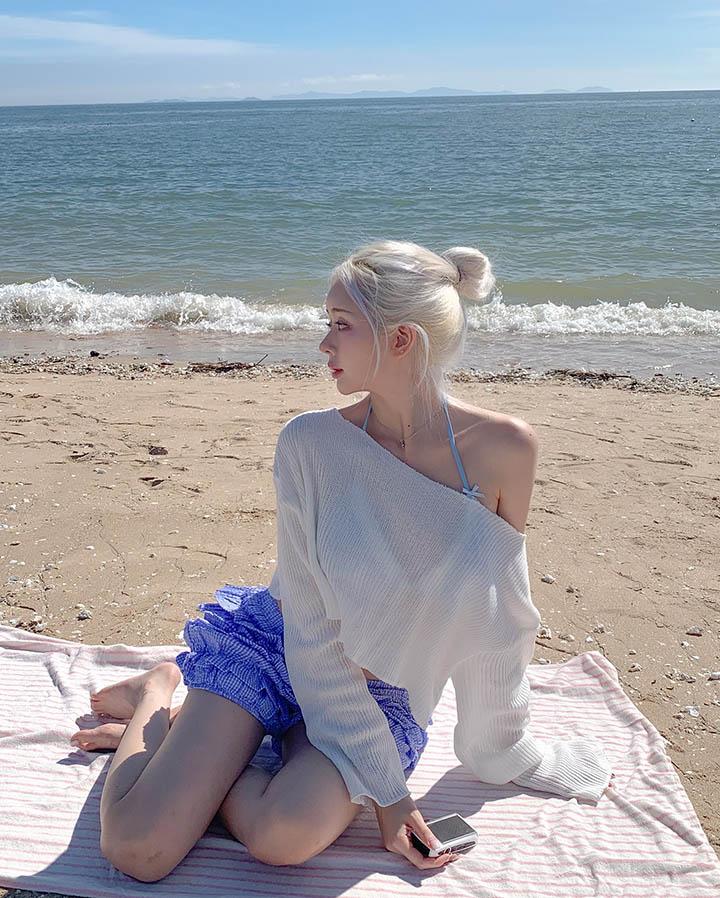 Diện đồ xuyên thấu khi đi sự kiện, hot girl Hàn Quốc khiến cư dân mạng bùng nổ khi đổi sang bikini- Ảnh 4. Diện đồ xuyên thấu khi đi sự kiện, hot girl Hàn Quốc khiến cư dân mạng bùng nổ khi đổi sang bikini- Ảnh 4.