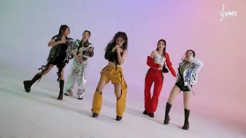 Nể người hát 1 thì nể người sáng tác 10: Ca khúc gây tranh cãi về lyrics lẫn nhạc, như 5 giọng AI gộp lại- Ảnh 1. Nể người hát 1 thì nể người sáng tác 10: Ca khúc gây tranh cãi về lyrics lẫn nhạc, như 5 giọng AI gộp lại- Ảnh 1.