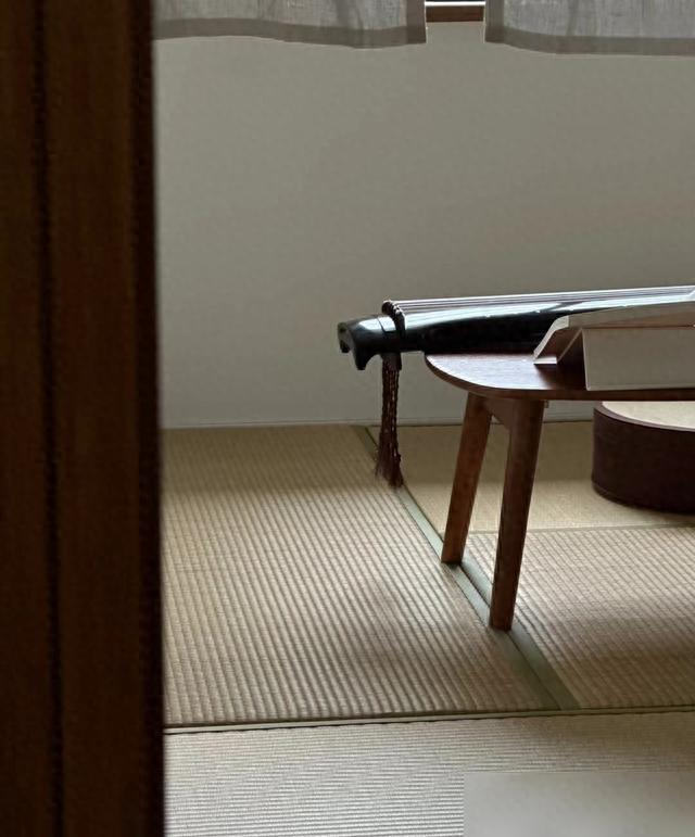 Trống nhưng không hề đơn điệu: Ngôi nhà của phụ nữ 50 tuổi chứng minh tối giản cũng có thể sang tới mức này- Ảnh 1. Trống nhưng không hề đơn điệu: Ngôi nhà của phụ nữ 50 tuổi chứng minh tối giản cũng có thể sang tới mức này- Ảnh 1.