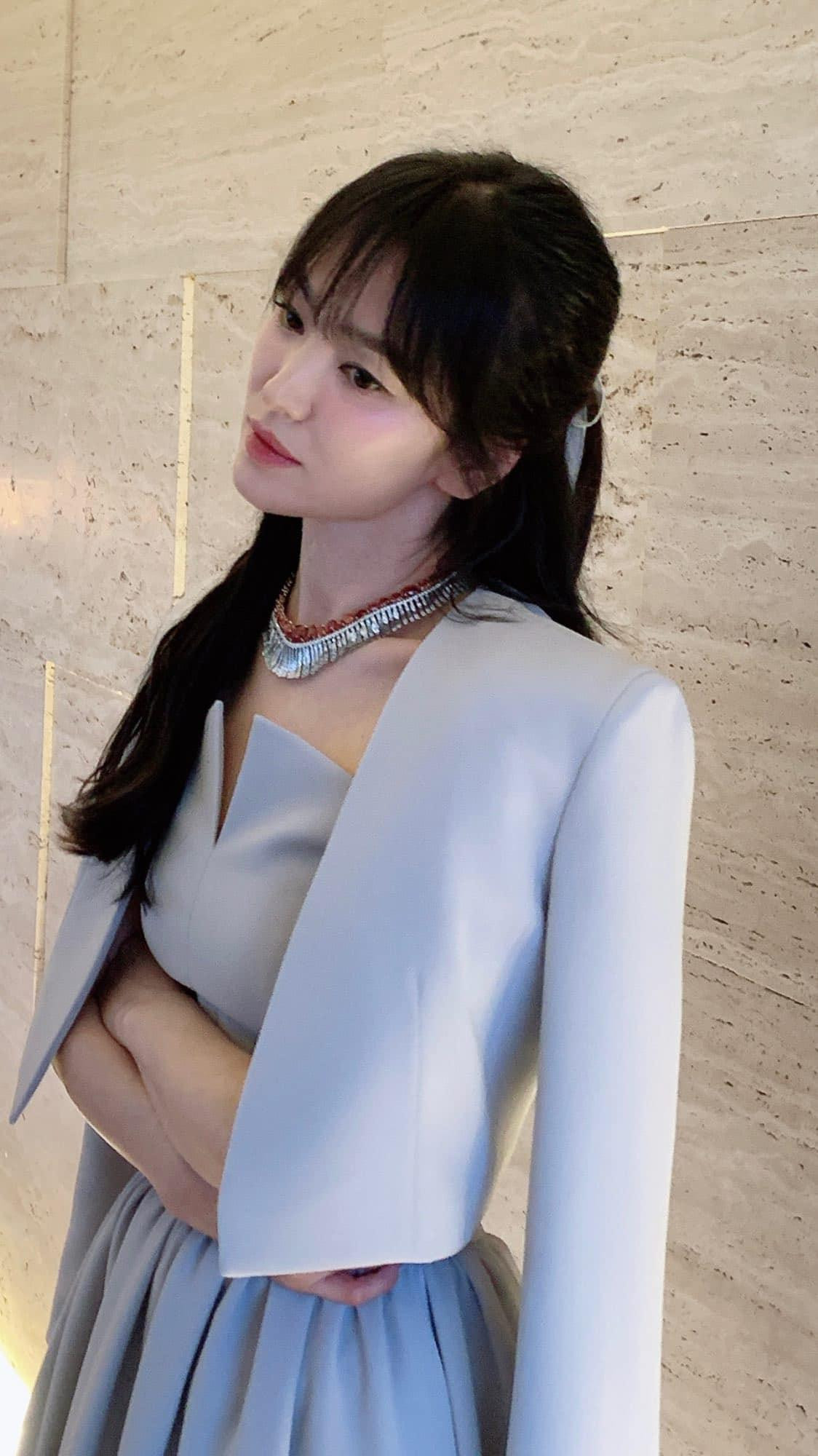 Hoá ra Song Hye Kyo làm tomboy đẹp thế này- Ảnh 16. Hoá ra Song Hye Kyo làm tomboy đẹp thế này- Ảnh 16.