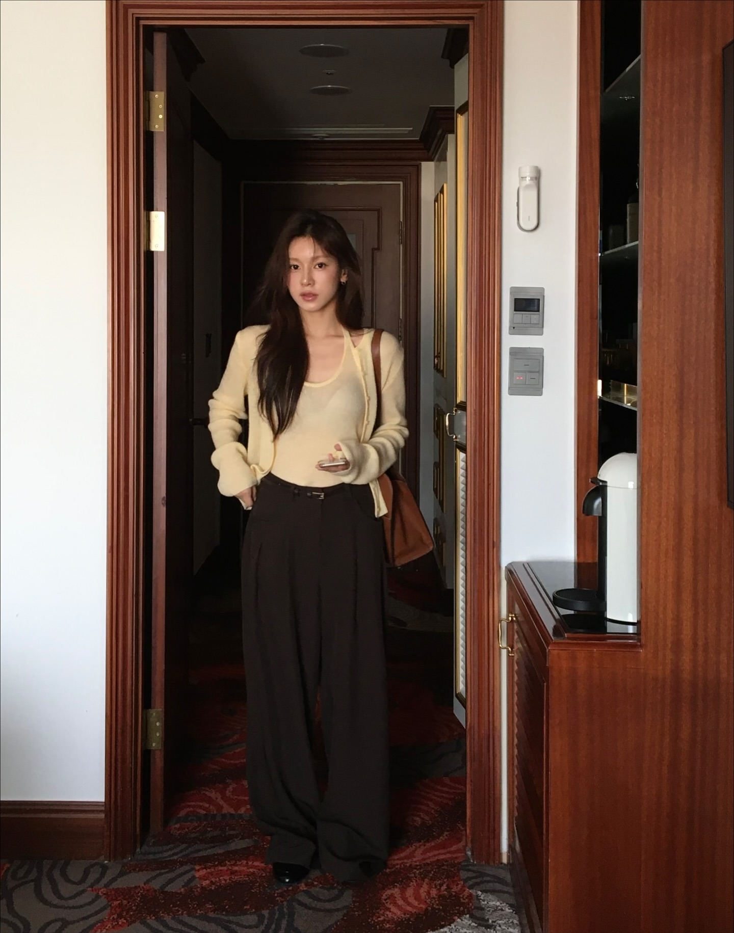 Áo len và quần ống rộng: Combo đơn giản nhất nhưng độ sành điệu là số 1 mùa đông này- Ảnh 5. Áo len và quần ống rộng: Combo đơn giản nhất nhưng độ sành điệu là số 1 mùa đông này- Ảnh 5.