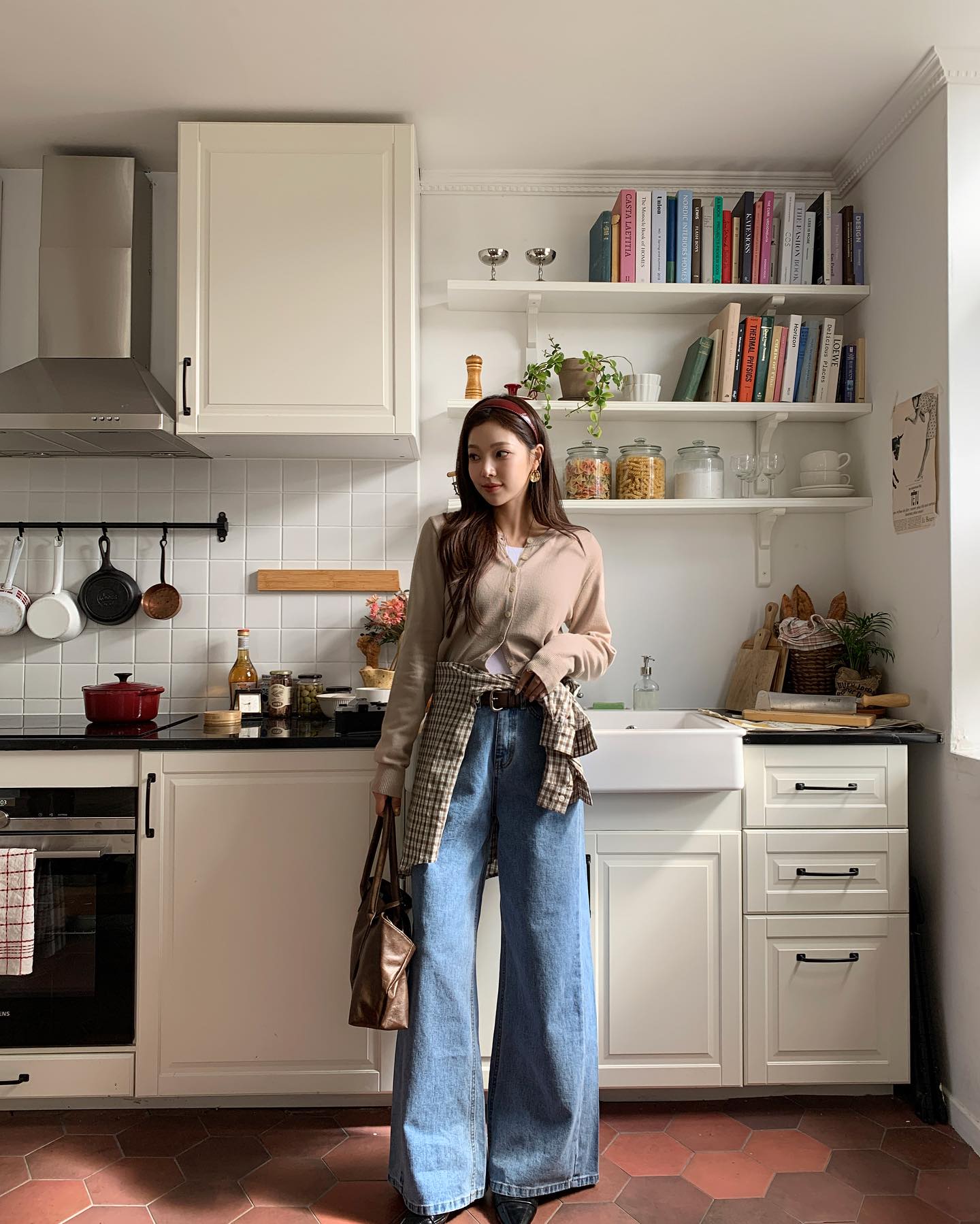 Áo len và quần ống rộng: Combo đơn giản nhất nhưng độ sành điệu là số 1 mùa đông này- Ảnh 8. Áo len và quần ống rộng: Combo đơn giản nhất nhưng độ sành điệu là số 1 mùa đông này- Ảnh 8.