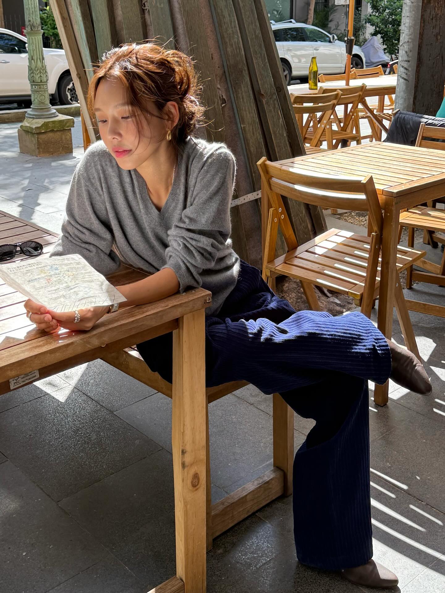 Áo len và quần ống rộng: Combo đơn giản nhất nhưng độ sành điệu là số 1 mùa đông này- Ảnh 7. Áo len và quần ống rộng: Combo đơn giản nhất nhưng độ sành điệu là số 1 mùa đông này- Ảnh 7.