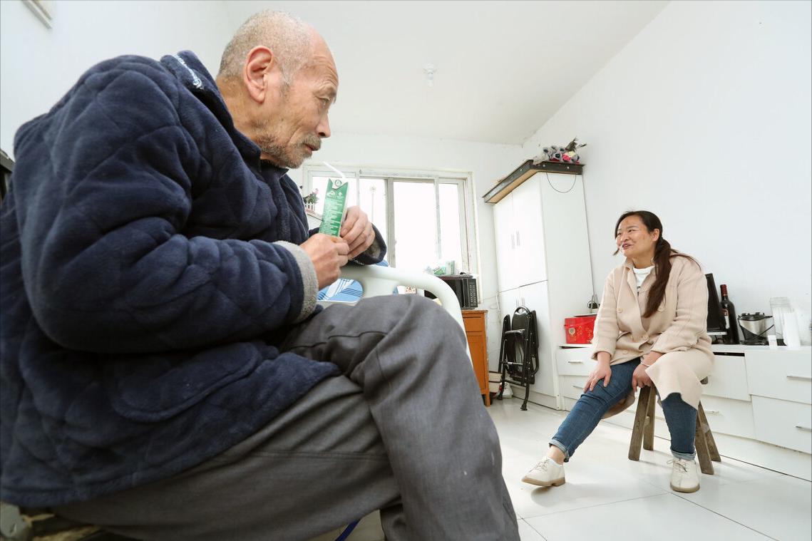 Đến năm 75 tuổi, tôi mới hiểu: Chi cùng một khoản tiền, vào viện dưỡng lão an tâm hơn hẳn thuê người chăm sóc- Ảnh 3.