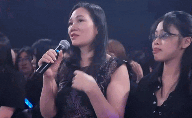 Nam ca sĩ Việt suýt mất thính lực sau 3 lần phẫu thuật, chứng kiến mẹ gục ngã ngay trước mắt- Ảnh 2. Nam ca sĩ Việt suýt mất thính lực sau 3 lần phẫu thuật, chứng kiến mẹ gục ngã ngay trước mắt- Ảnh 2.