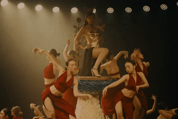 Văn Mai Hương rủ Chi Pu cùng hát, còn Diva Hà Trần thì ngân nga làm nền- Ảnh 4.