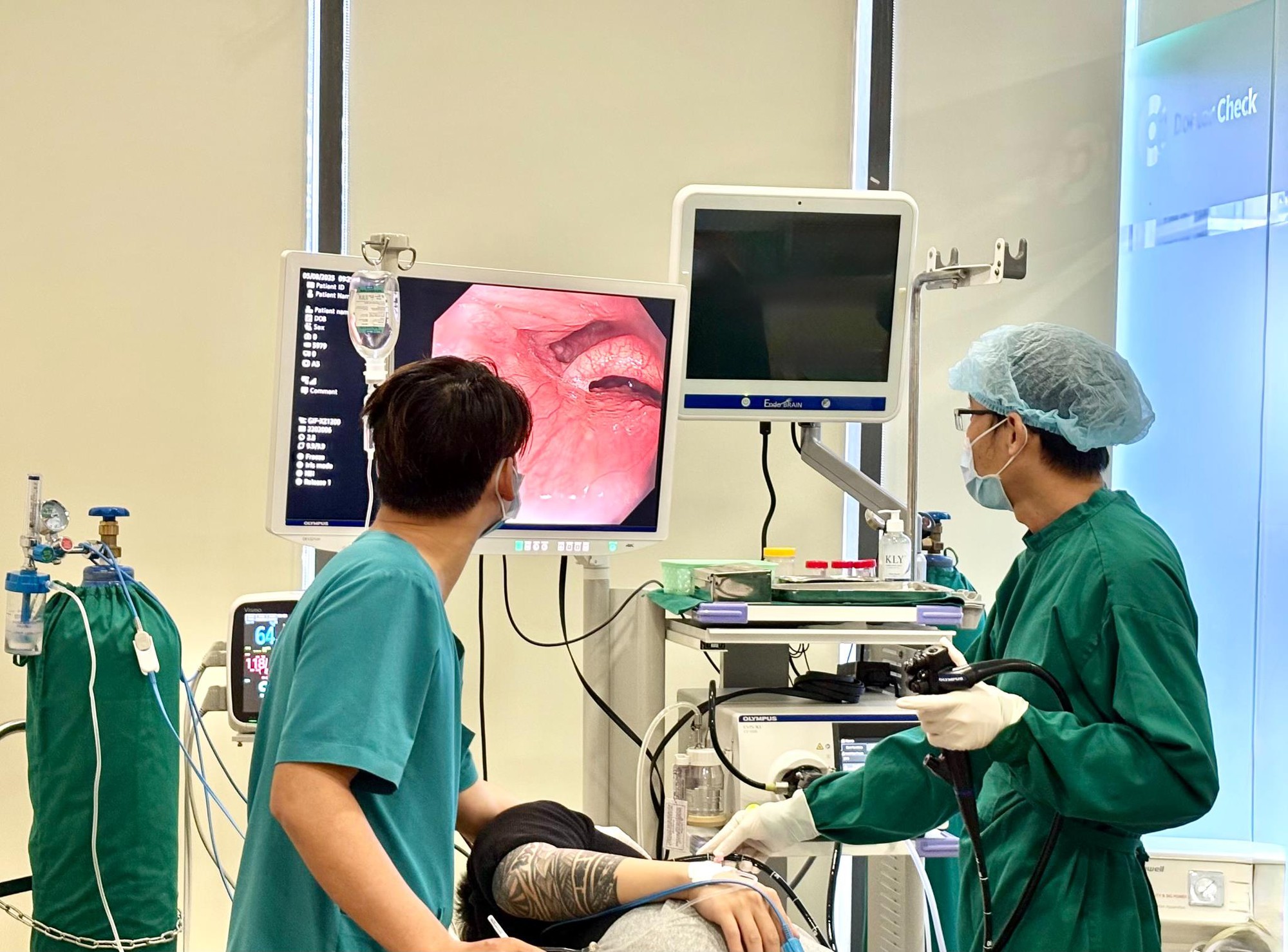 Phòng khám tiên phong sử dụng dây nội soi phóng đại mới bậc nhất từ Nhật Bản- Ảnh 1. Phòng khám tiên phong sử dụng dây nội soi phóng đại mới bậc nhất từ Nhật Bản- Ảnh 1.