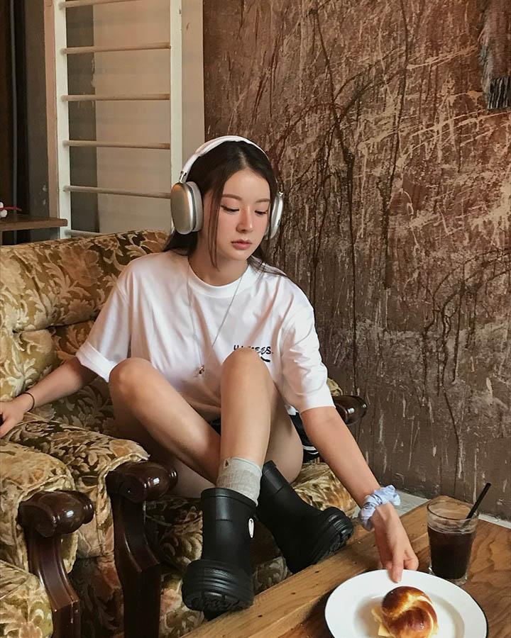 Chán phong cách tinh tế, cô nàng “đổi gió” với thời trang táo bạo làm fan mê mệt- Ảnh 2. Chán phong cách tinh tế, cô nàng “đổi gió” với thời trang táo bạo làm fan mê mệt- Ảnh 2.