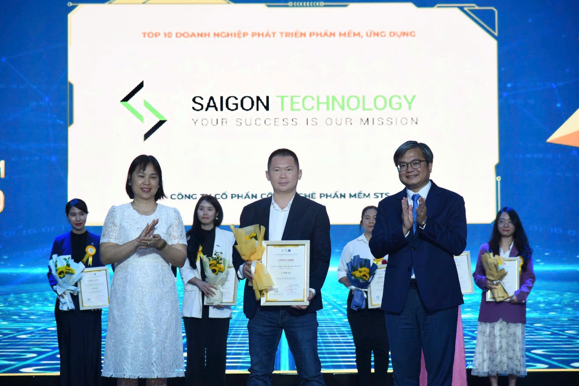 Saigon Technology khẳng định vị thế tiên phong công nghệ tại Top 10 Tech & Map 2025- Ảnh 2. Saigon Technology khẳng định vị thế tiên phong công nghệ tại Top 10 Tech & Map 2025- Ảnh 2.