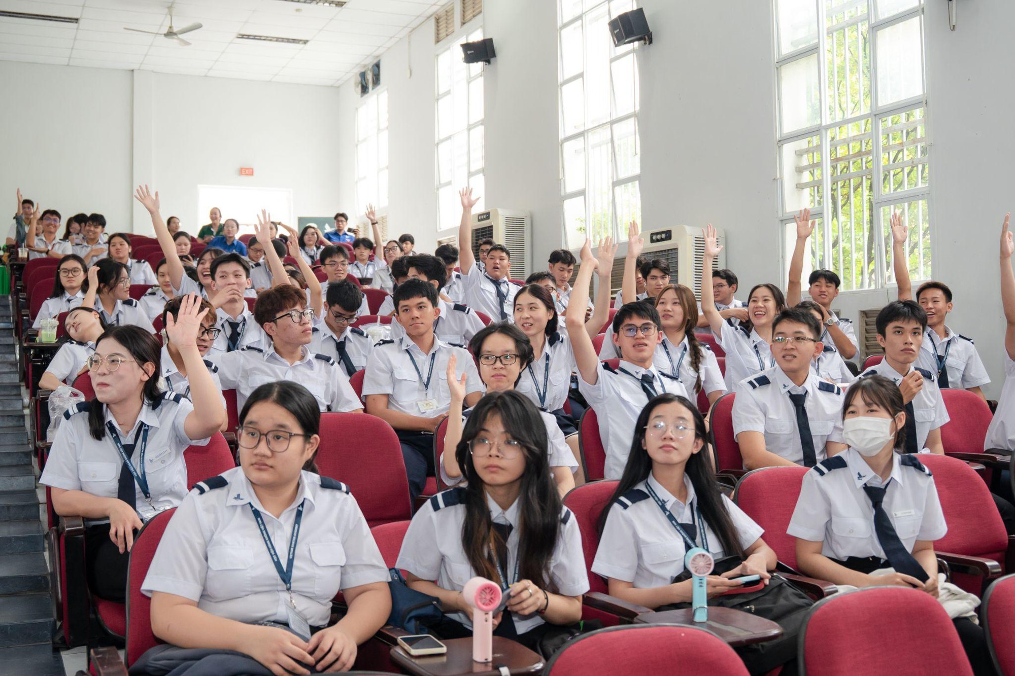 Univers Tour Tiền Phong Nam kết nối tri thức cùng Học viện Hàng không Việt Nam- Ảnh 2. Univers Tour Tiền Phong Nam kết nối tri thức cùng Học viện Hàng không Việt Nam- Ảnh 2.