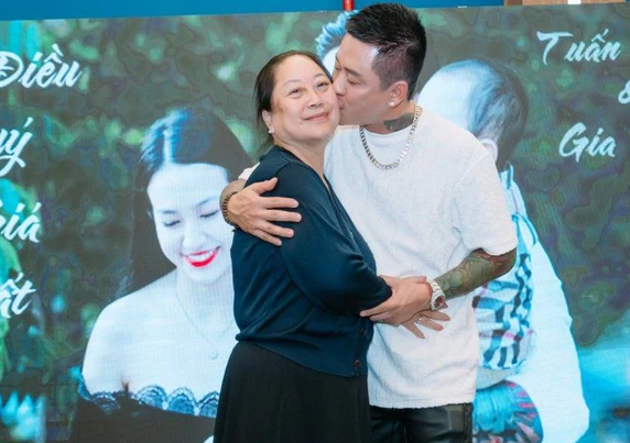 Bằng Kiều lại vướng tranh cãi, phải lập tức xoá bài về mẹ Tuấn Hưng - Ảnh 8. Bằng Kiều lại vướng tranh cãi, phải lập tức xoá bài về mẹ Tuấn Hưng - Ảnh 8.