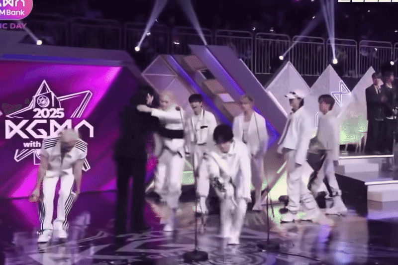 Động thái gây bão của dàn mỹ nam hot nhất showbiz ngay giữa sự kiện lớn - Ảnh 2. Động thái gây bão của dàn mỹ nam hot nhất showbiz ngay giữa sự kiện lớn - Ảnh 2.