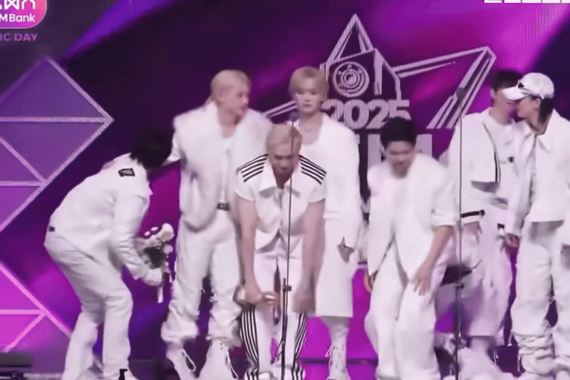 Động thái gây bão của dàn mỹ nam hot nhất showbiz ngay giữa sự kiện lớn - Ảnh 3. Động thái gây bão của dàn mỹ nam hot nhất showbiz ngay giữa sự kiện lớn - Ảnh 3.