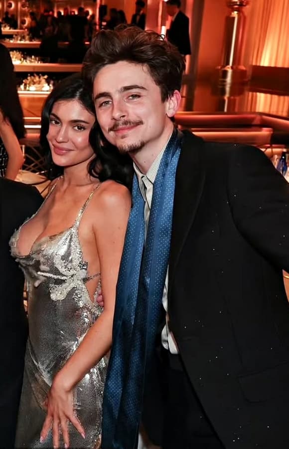 Ngoại hình gây sốc của Timothée Chalamet sau tin "đá bay" Kylie Jenner một cách phũ phàng- Ảnh 8.